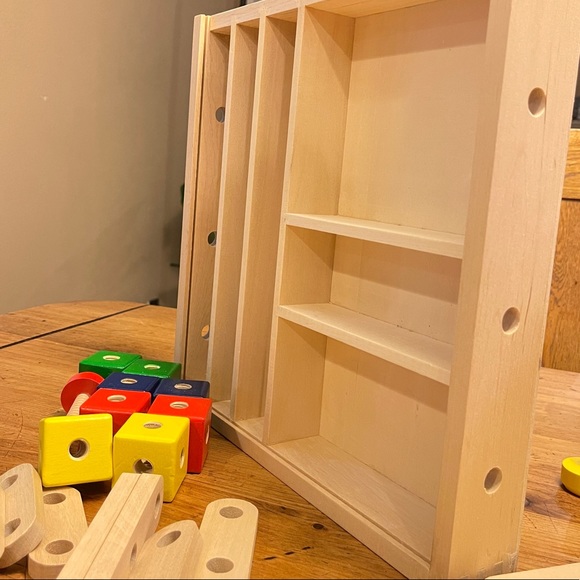 Melissa and Doug Construction Set in a Box - Picture 6 of 10